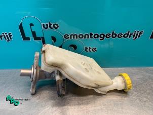 Używane Glówny cylinder hamulcowy Peugeot 207/207+ (WA/WC/WM) 1.4 Cena € 25,00 Procedura marży oferowane przez Autodemontagebedrijf Otte