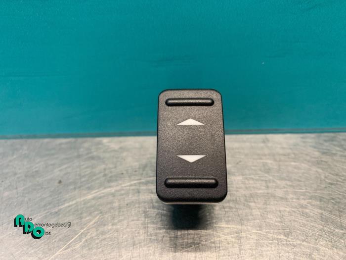 Usados Interruptor de ventanilla eléctrica Ford S-Max (GBW) 2.3 16V Precio € 5,00 Norma de margen ofrecido por Autodemontagebedrijf Otte