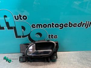 Usagé Poignée de porte arrière gauche Citroen C4 Grand Picasso (UA) 1.6 16V VTi Prix € 10,00 Règlement à la marge proposé par Autodemontagebedrijf Otte