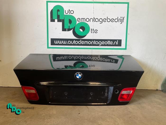 Cubierta de maletero de un BMW 3 serie (E46/2) 318 Ci 16V 2004