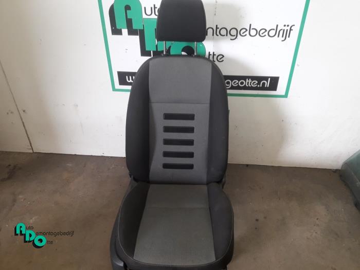 Seat, right from a Ford Focus 2 Wagon 1.6 16V 2011