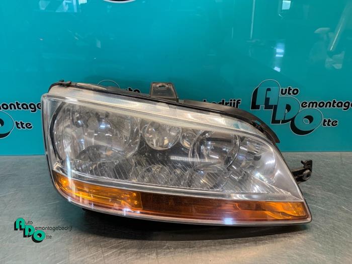Używane Reflektor prawy Fiat Idea (350AX) 1.4 16V Cena € 40,00 Procedura marży oferowane przez Autodemontagebedrijf Otte