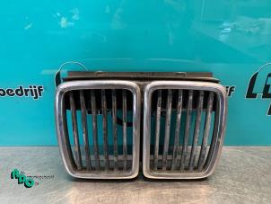 Used Grille BMW 3 serie (E30/2) 320i Price € 20,00 Margin scheme offered by Autodemontagebedrijf Otte
