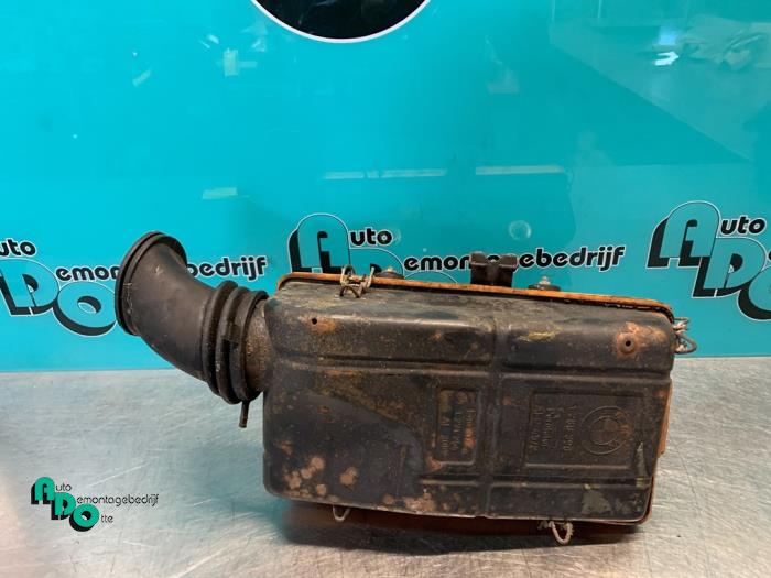 Begagnade Luftfilterhus BMW 3 serie (E30/2) 320i Pris € 50,00 Marginaltabell erbjuds av Autodemontagebedrijf Otte