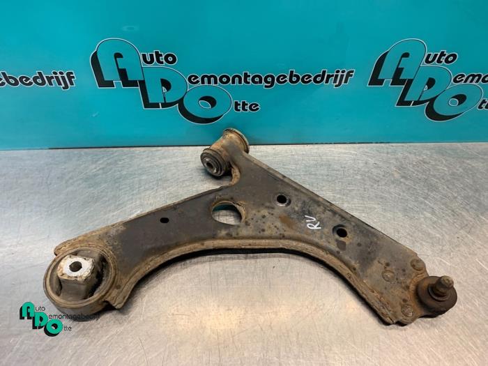 Front wishbone, right from a Fiat Grande Punto (199) 1.4 Natural Power 2009