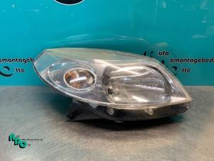 Used Headlight, right Dacia Sandero I (BS) 1.2 16V Price € 20,00 Margin scheme offered by Autodemontagebedrijf Otte
