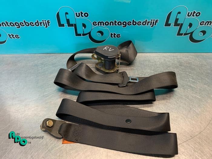 Front seatbelt, right from a Mercedes-Benz Vito (638.0) 2.3 110D 1997