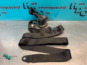 Used Rear seatbelt, right Mercedes Vito (638.0) 2.3 110D Price € 20,00 Margin scheme offered by Autodemontagebedrijf Otte