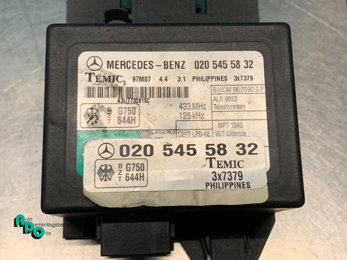Cerradura de contacto y ordenador de un Mercedes-Benz Vito (638.0) 2.3 110D 1997