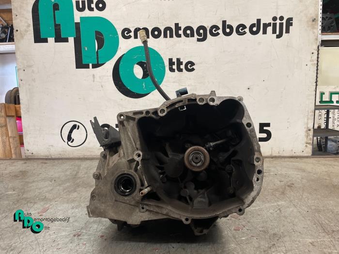 Usagé Boîte de vitesse Renault Clio III (BR/CR) 1.2 16V 75 Prix € 100,00 Règlement à la marge proposé par Autodemontagebedrijf Otte