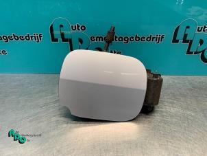 Used Tank cap cover Renault Clio III (BR/CR) 1.2 16V 75 Price € 10,00 Margin scheme offered by Autodemontagebedrijf Otte