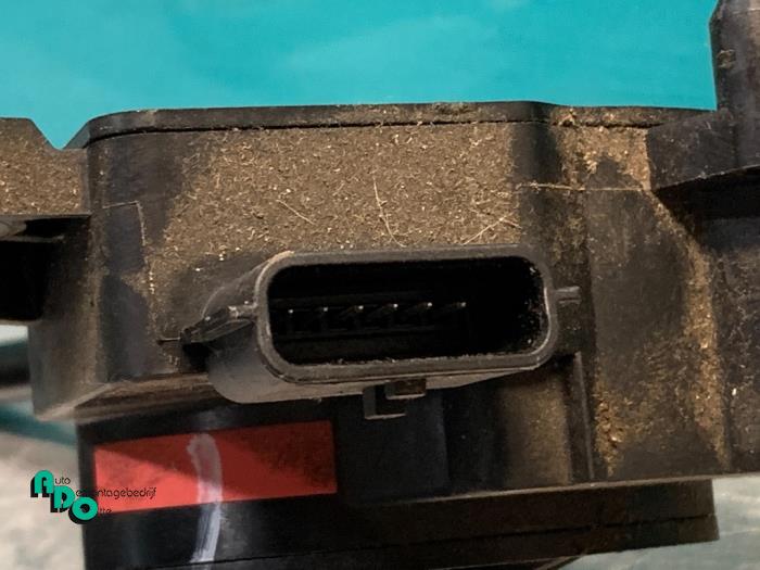 Begagnade Gaspedalsensor Renault Clio III (BR/CR) 1.2 16V 75 Pris € 25,00 Marginaltabell erbjuds av Autodemontagebedrijf Otte