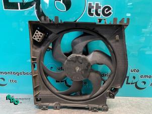 Used Cooling fans Renault Clio III (BR/CR) 1.2 16V 75 Price € 20,00 Margin scheme offered by Autodemontagebedrijf Otte
