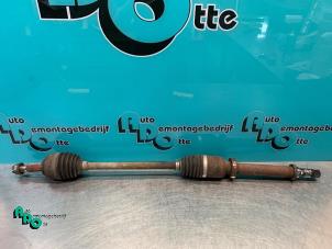 Used Front drive shaft, right Renault Clio III (BR/CR) 1.2 16V 75 Price € 25,00 Margin scheme offered by Autodemontagebedrijf Otte