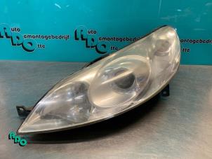 Used Headlight, left Peugeot 407 Price € 30,00 Margin scheme offered by Autodemontagebedrijf Otte