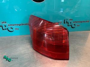 Używane Tylne swiatlo pozycyjne lewe Peugeot 407 Cena € 50,00 Procedura marży oferowane przez Autodemontagebedrijf Otte