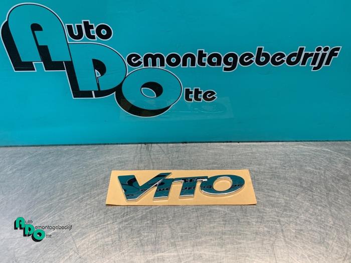 Nowe Emblemat Mercedes Vito (639.6) 2.2 109 CDI 16V Cena € 18,15 Z VAT oferowane przez Autodemontagebedrijf Otte