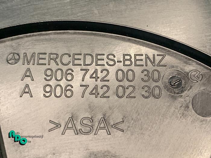 Plaque de protection divers d'un Mercedes-Benz Sprinter 3,5t (906.73) 316 CDI 16V 2015