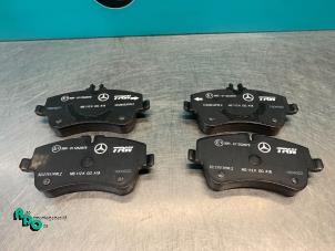 New Front brake pad Mercedes C (W203) 1.8 C-200K 16V Price € 30,25 Inclusive VAT offered by Autodemontagebedrijf Otte