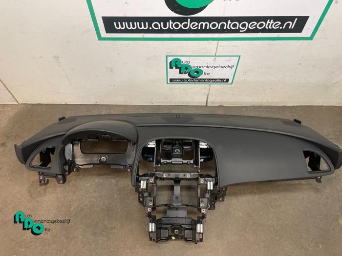 Usados Salpicadero Opel Astra J GTC (PD2/PF2) 1.4 Turbo 16V ecoFLEX 140 Precio € 165,00 Norma de margen ofrecido por Autodemontagebedrijf Otte