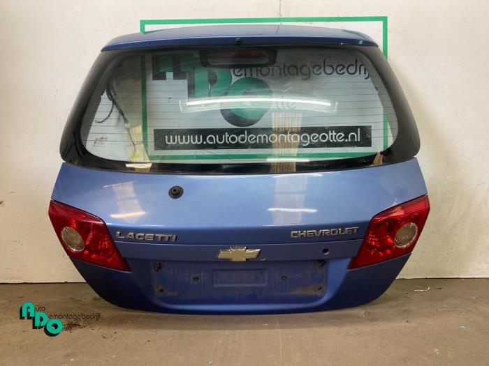Używane Tylna klapa Chevrolet Lacetti (KLAN) 1.6 16V Cena € 150,00 Procedura marży oferowane przez Autodemontagebedrijf Otte