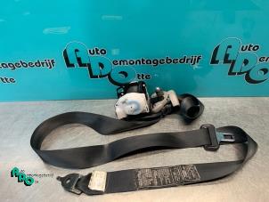 Used Rear seatbelt, right Mitsubishi Grandis (NA) 2.4 16V MIVEC Price € 30,00 Margin scheme offered by Autodemontagebedrijf Otte