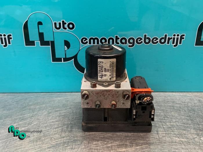 Usagé Pompe ABS Mitsubishi Grandis (NA) 2.4 16V MIVEC Prix € 50,00 Règlement à la marge proposé par Autodemontagebedrijf Otte