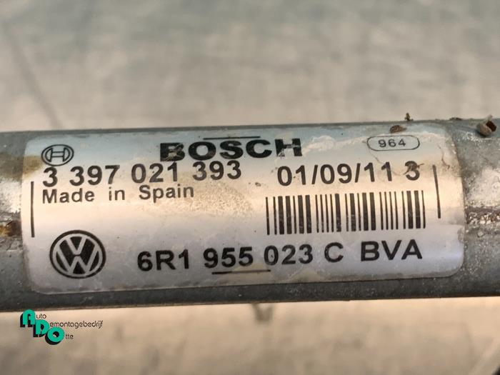 Scheibenwischermotor+Mechanik van een Volkswagen Polo V (6R) 1.2 12V 2011