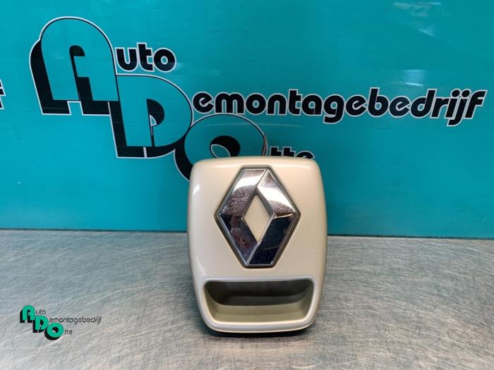 Używane Uchwyt tylnej klapy Renault Laguna II (BG) 2.0 16V Cena € 25,00 Procedura marży oferowane przez Autodemontagebedrijf Otte