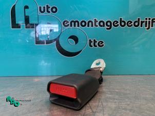 Used Rear seatbelt buckle, left Peugeot 108 1.0 12V Price € 10,00 Margin scheme offered by Autodemontagebedrijf Otte