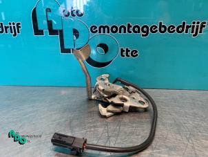 Used Bonnet lock mechanism Peugeot 108 1.0 12V Price € 25,00 Margin scheme offered by Autodemontagebedrijf Otte