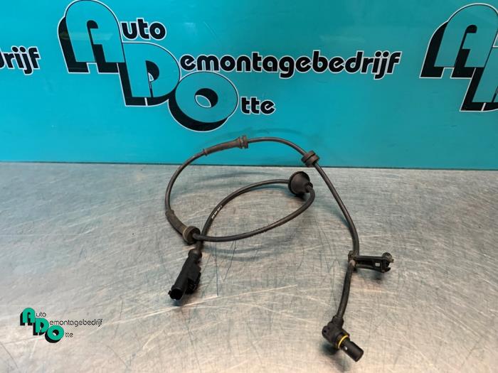 Begagnade ABS-sensor Peugeot 108 1.0 12V Pris € 10,00 Marginaltabell erbjuds av Autodemontagebedrijf Otte
