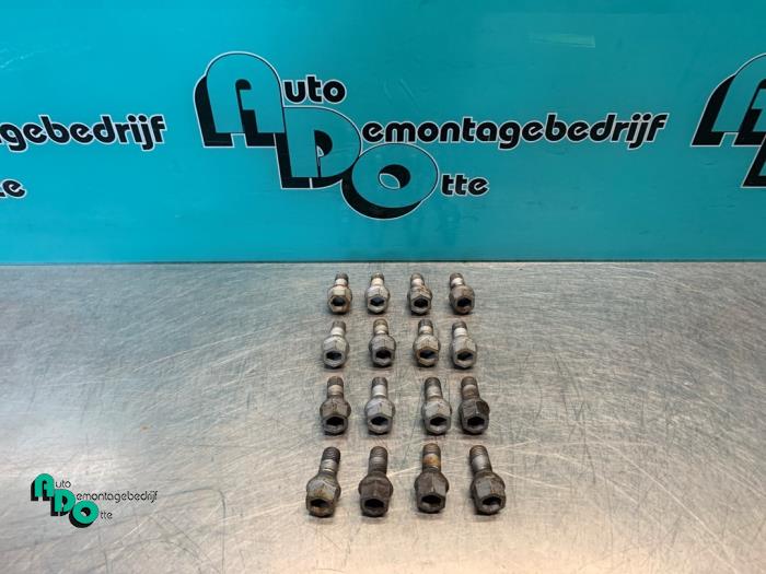 Gebrauchte Radmuttern Set Peugeot 108 1.0 12V Preis € 15,00 Margenregelung angeboten von Autodemontagebedrijf Otte