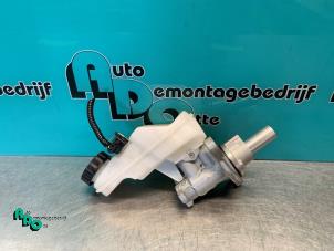 Usagé Cylindre de frein principal Peugeot 108 1.0 12V Prix € 20,00 Règlement à la marge proposé par Autodemontagebedrijf Otte