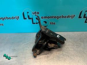 Usagé Support boîte de vitesse Peugeot 108 1.0 12V Prix € 15,00 Règlement à la marge proposé par Autodemontagebedrijf Otte
