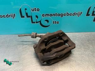 Used Front brake calliper, left Renault Kangoo (KC) 1.6 16V Price € 15,00 Margin scheme offered by Autodemontagebedrijf Otte