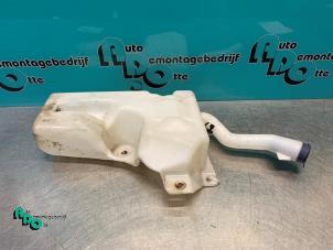 Usagé Réservoir lave-glace avant Peugeot Bipper (AA) 1.3 HDI Prix € 15,00 Règlement à la marge proposé par Autodemontagebedrijf Otte