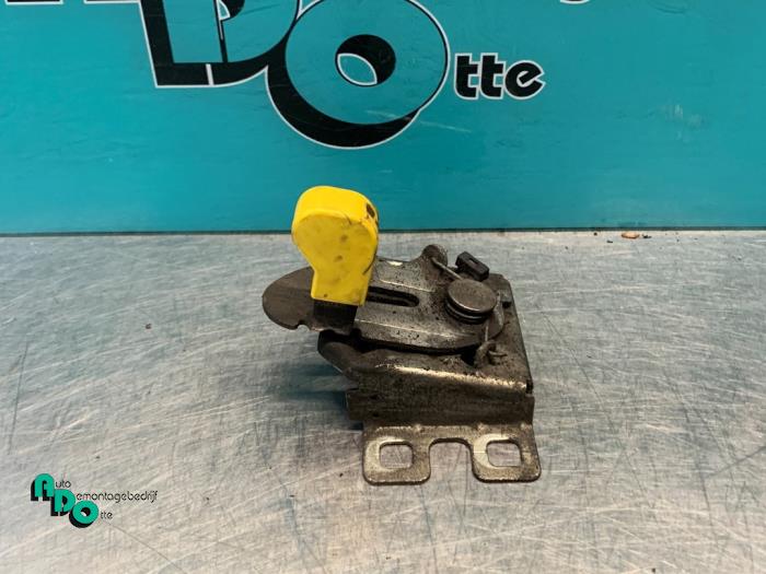 Bonnet lock mechanism from a Peugeot Bipper (AA) 1.3 HDI 2014