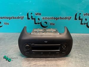 Usados Reproductor de CD y radio Peugeot Bipper (AA) 1.3 HDI Precio € 50,00 Norma de margen ofrecido por Autodemontagebedrijf Otte