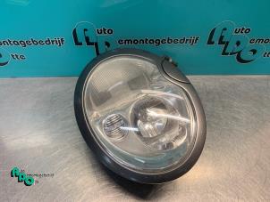 Used Headlight, right Mini Mini Cooper S (R53) 1.6 16V Price € 250,00 Margin scheme offered by Autodemontagebedrijf Otte