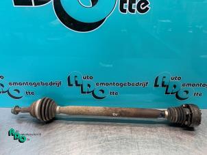 Used Front drive shaft, right Volkswagen Polo III (6N2) 1.4 Price € 20,00 Margin scheme offered by Autodemontagebedrijf Otte