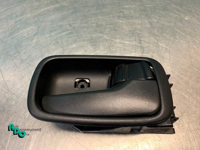 Uchwyt drzwi prawych tylnych wersja 4-drzwiowa z Mitsubishi Outlander (CU) 2.0 16V 4x2 2007