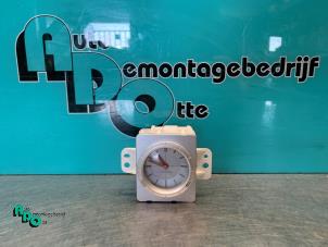 Used Clock Mitsubishi Outlander (CU) 2.0 16V 4x2 Price € 10,00 Margin scheme offered by Autodemontagebedrijf Otte