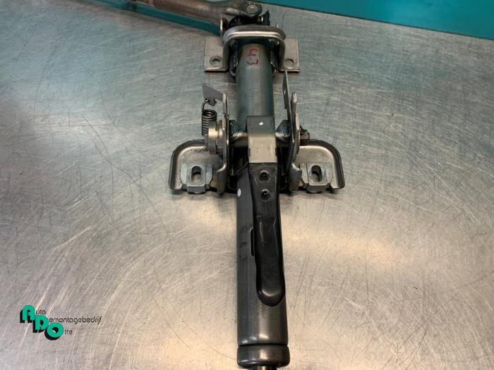 Steering column housing from a Mitsubishi Outlander (CU) 2.0 16V 4x2 2007