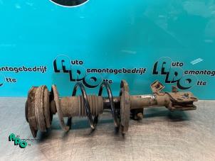 Used Front shock absorber rod, right Nissan Note (E11) 1.6 16V Price € 35,00 Margin scheme offered by Autodemontagebedrijf Otte