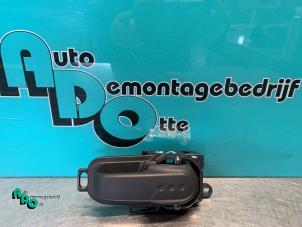 Used Rear door handle 4-door, right Nissan Note (E11) 1.6 16V Price € 10,00 Margin scheme offered by Autodemontagebedrijf Otte