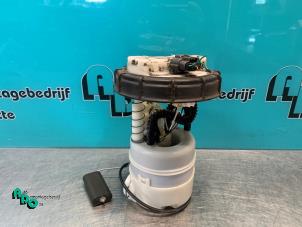 Used Electric fuel pump Nissan Note (E11) 1.6 16V Price € 30,00 Margin scheme offered by Autodemontagebedrijf Otte