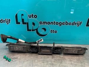 Used Tailgate handle Nissan Note (E11) 1.6 16V Price € 25,00 Margin scheme offered by Autodemontagebedrijf Otte