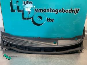 Used Cowl top grille Nissan Note (E11) 1.6 16V Price € 20,00 Margin scheme offered by Autodemontagebedrijf Otte