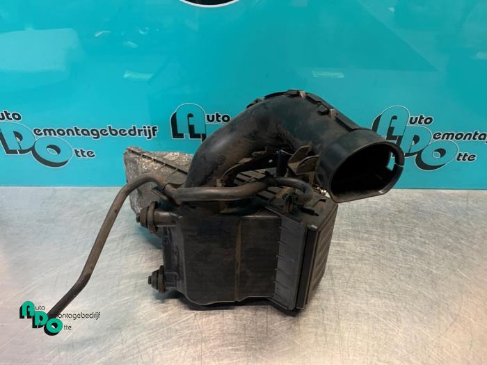 Begagnade Luftfilterhus Nissan Note (E11) 1.6 16V Pris € 30,00 Marginaltabell erbjuds av Autodemontagebedrijf Otte